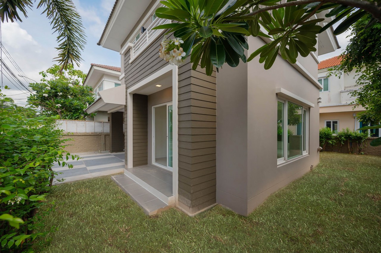 บ้านมือสองตกแต่งใหม่ โครงการ คาซ่าวิลล์ ราชพฤกษ์-แจ้งวัฒนะ จากแบรนด์ Q.House ต่อเติมครบพร้อมเข้าอยู่ เนื้อที่ 50 ตร.ว. ฟังก์ชันจัดเต็ม 3 ห้องนอน 2 ห้องน้ำ จอดรถได้ 2 คัน บนทำเลศักยภาพ ติดถนนราชพฤกษ์ ใกล้ทางด่วน "แจ้งวัฒนะ" และเซ็นทรัลแจ้งวัฒนะ